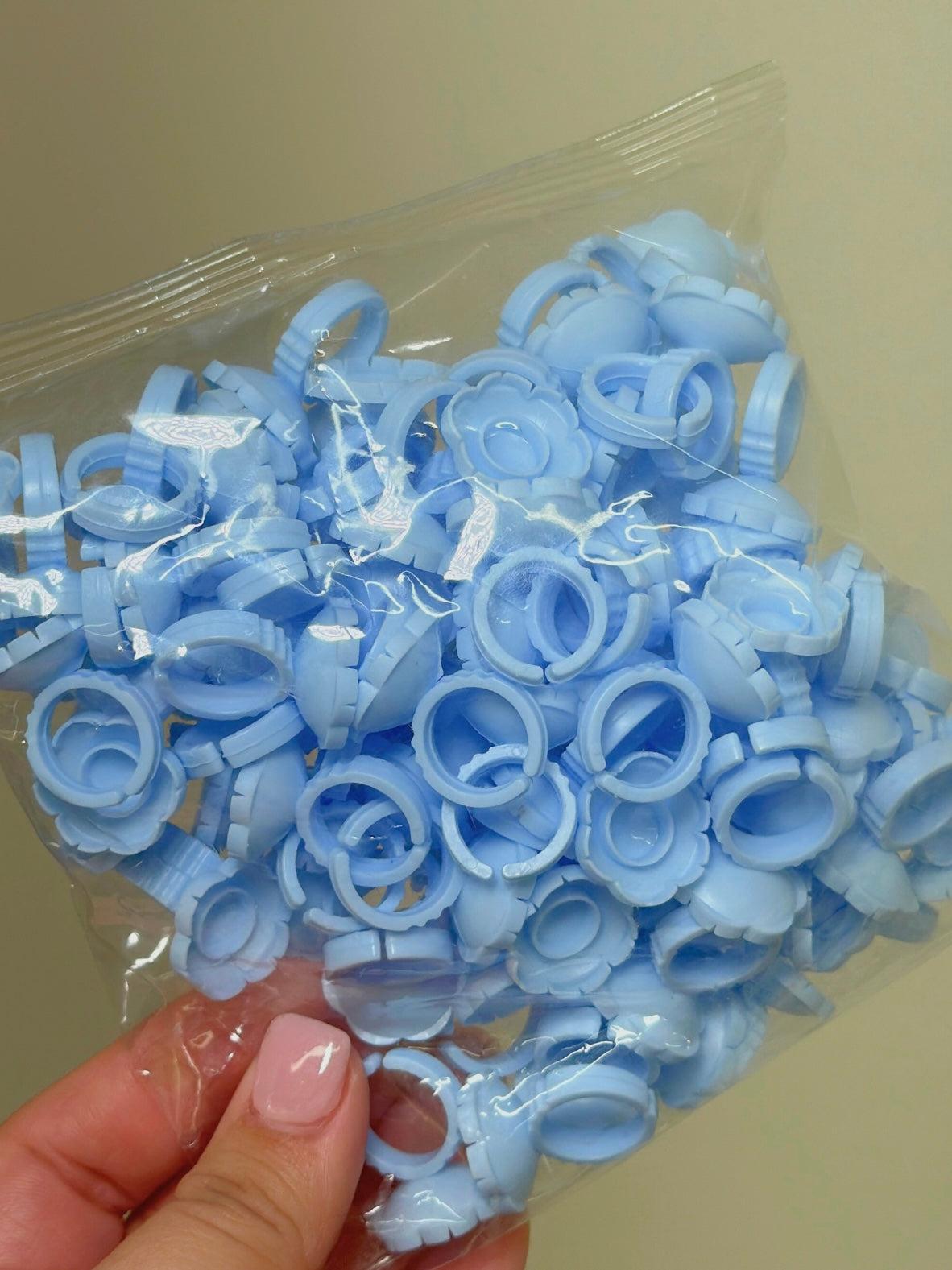 Flower shaped glue rings